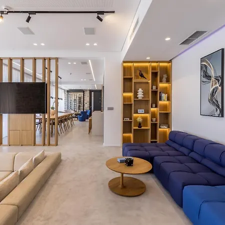 Luxury Diamond One With Pool