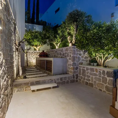 Luxury Diamond One With Pool Villa