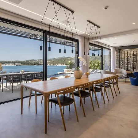 Luxury Diamond One With Pool Villa