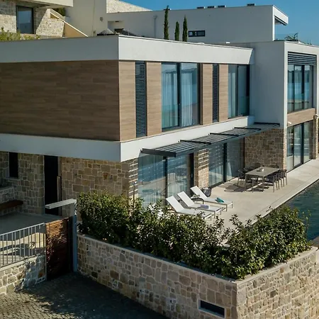 Luxury Diamond One With Pool