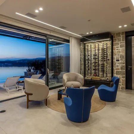 Luxury Diamond One With Pool Villa