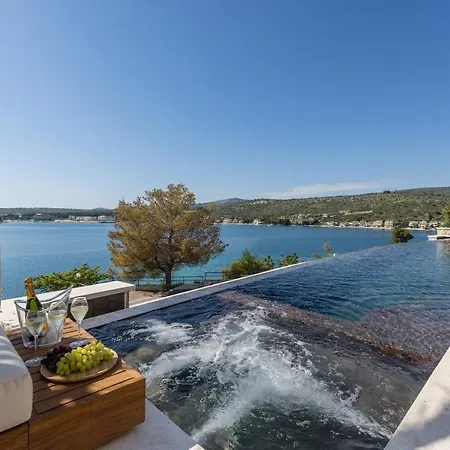 Luxury Diamond One With Pool Villa