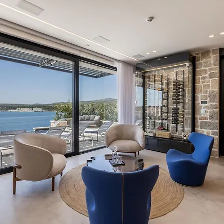 Luxury Diamond One With Pool Villa *