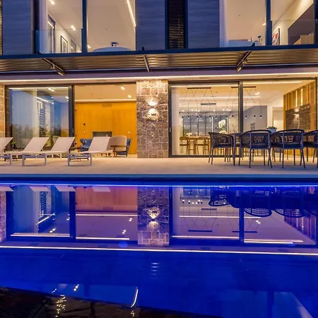 Luxury Diamond One With Pool Villa *
