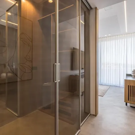 Luxury Diamond One With Pool *