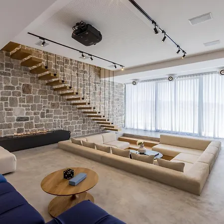 Luxury Diamond One With Pool