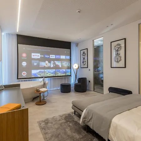 Luxury Diamond One With Pool
